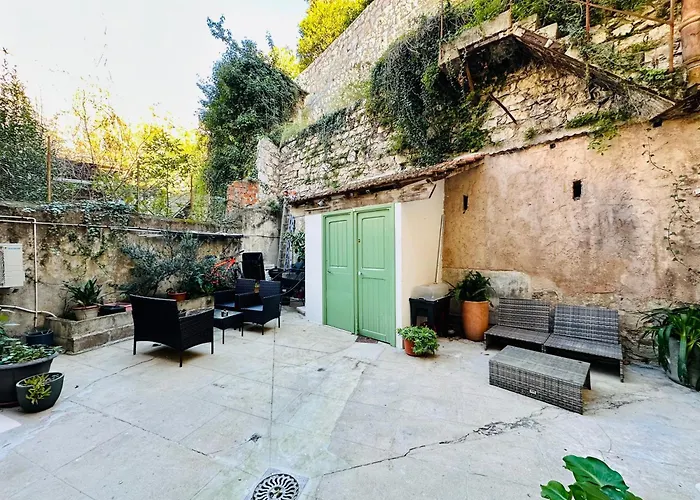 5 Etoiles A Deux Pas De Monaco ! *